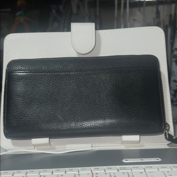 Kate Spade ♠️ Black Textured Wallet - Picture 4 of 9
